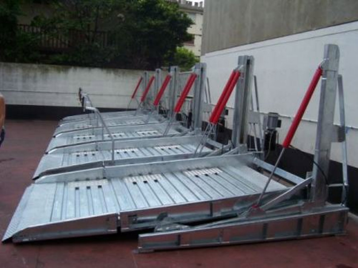 四川俯仰式簡易升降立體停車設備應用展示.jpg